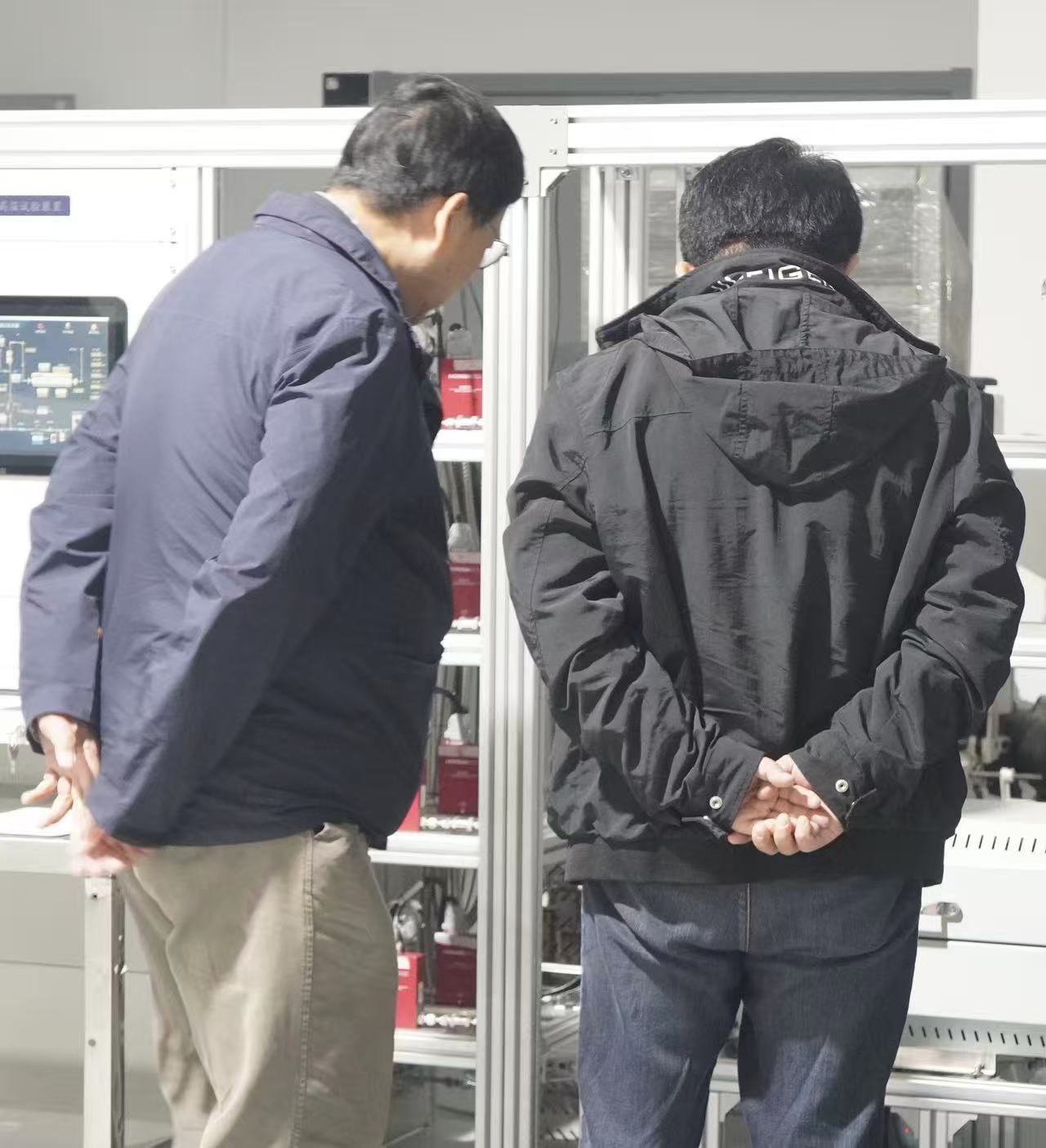 某石油化工學(xué)院考察團(tuán)到訪(fǎng)蘇州億科，聚焦儀器設(shè)備賦能科研