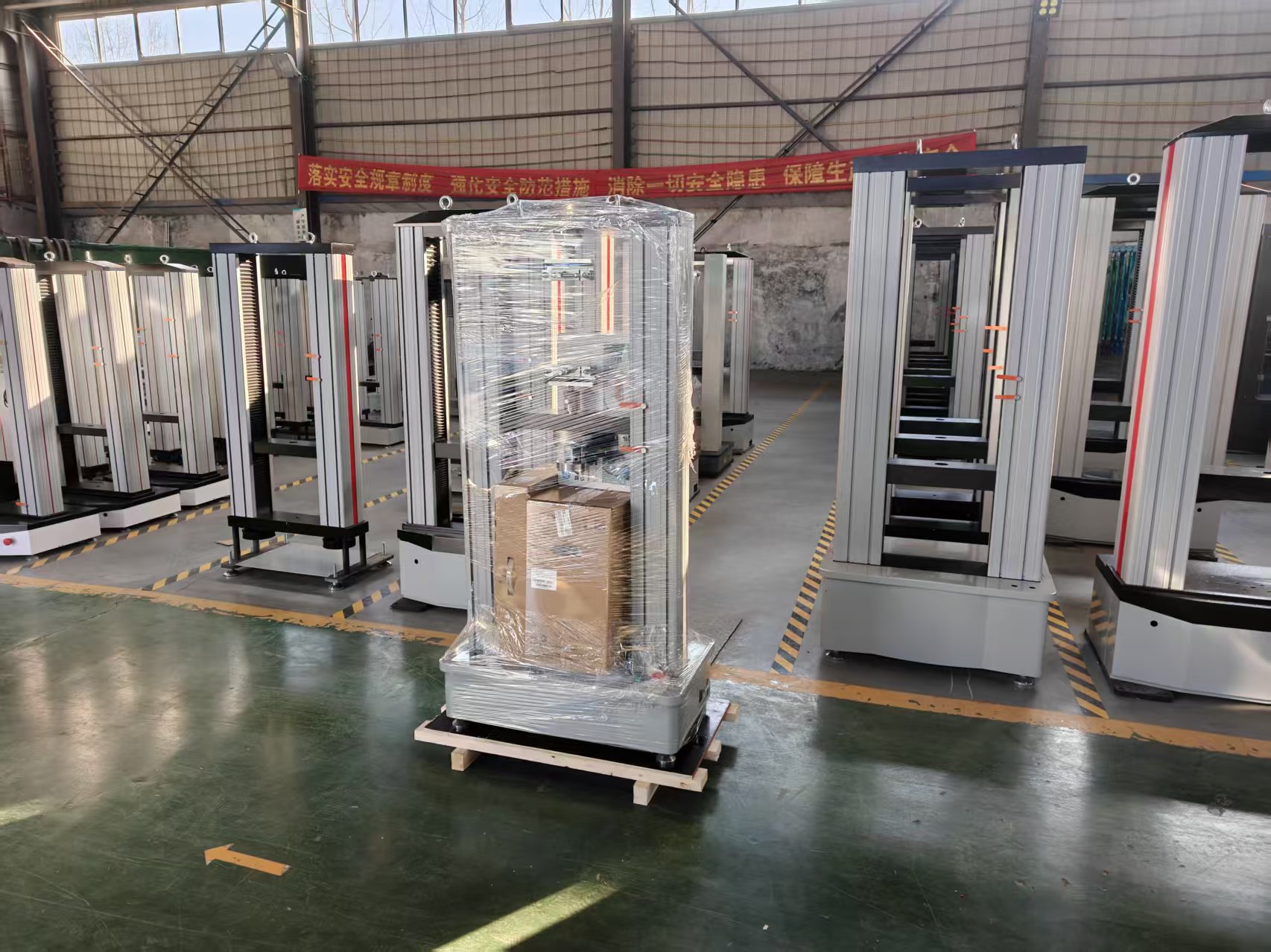 盛林電子萬能試驗機順利發往河北客戶并完成交付